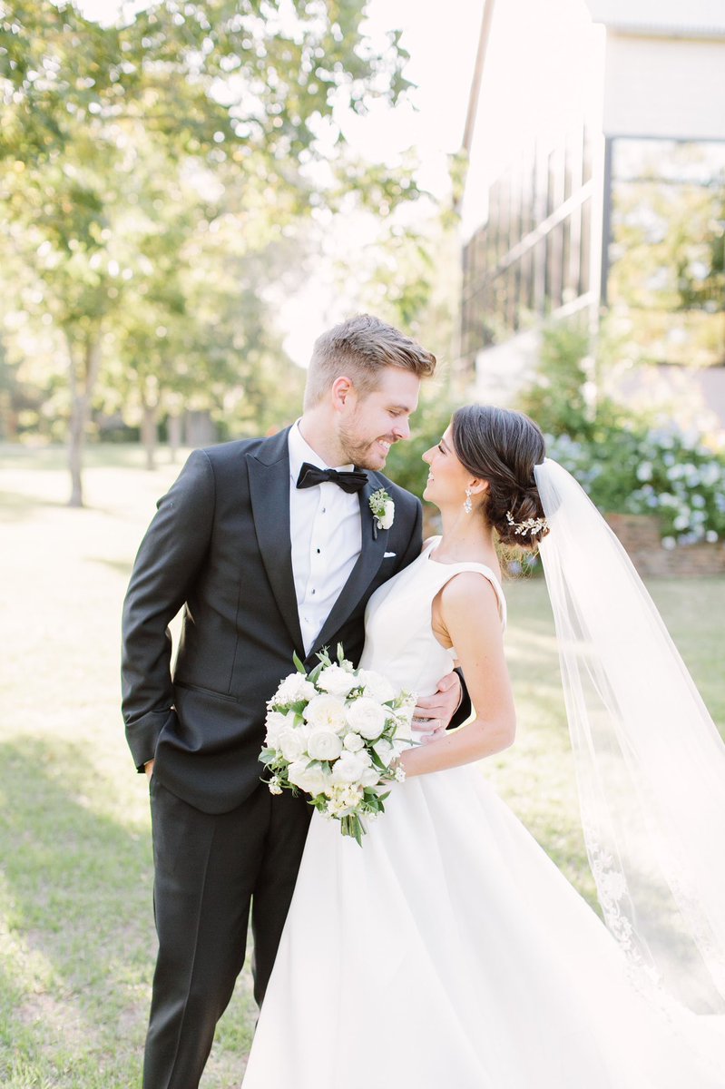 jlowevents's tweet photo. These two officially have 365 days of marriage under their belt! Joseph and Isabela, we hope your first year of marriage was better than you ever could have imagined and we wish you one thousand more just like it! 

📸 by @MustardSeedFoto #texaswedding #texasbride https://t.co/rNchZrJhIt