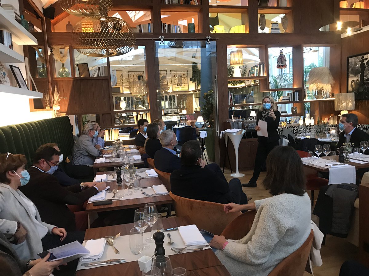 En direct de #Nantes, <a href="/VellutV/">VELLUT Virginie</a> et <a href="/yannickmu/">@yannickmurzeau</a> échangent avec les consœurs et confrères lors d’ une soirée rencontre <a href="/IFECsyndicat/">IFEC</a> sur l’avenir de la Profession #expertcomptable <a href="/jylec49/">Jy lechevestrier</a> <a href="/jeanpaulmenager/">MENAGER Jean-Paul</a> <a href="/HUBERTDominiqu3/">HUBERT Dominique</a> <a href="/CyrillePineau/">PINEAU Cyrille</a> <a href="/PineauCyrille/">Cyrille PINEAU</a>