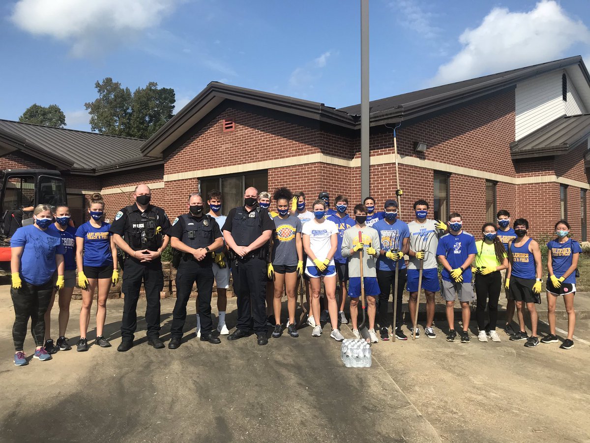 Our Student Athletes were able to help out the Magnolia Police Department by going to the new police station and getting the flower beds cleaned up for them! Thank you to Ellie Baker &amp; Governor Vann for helping us get this set up!