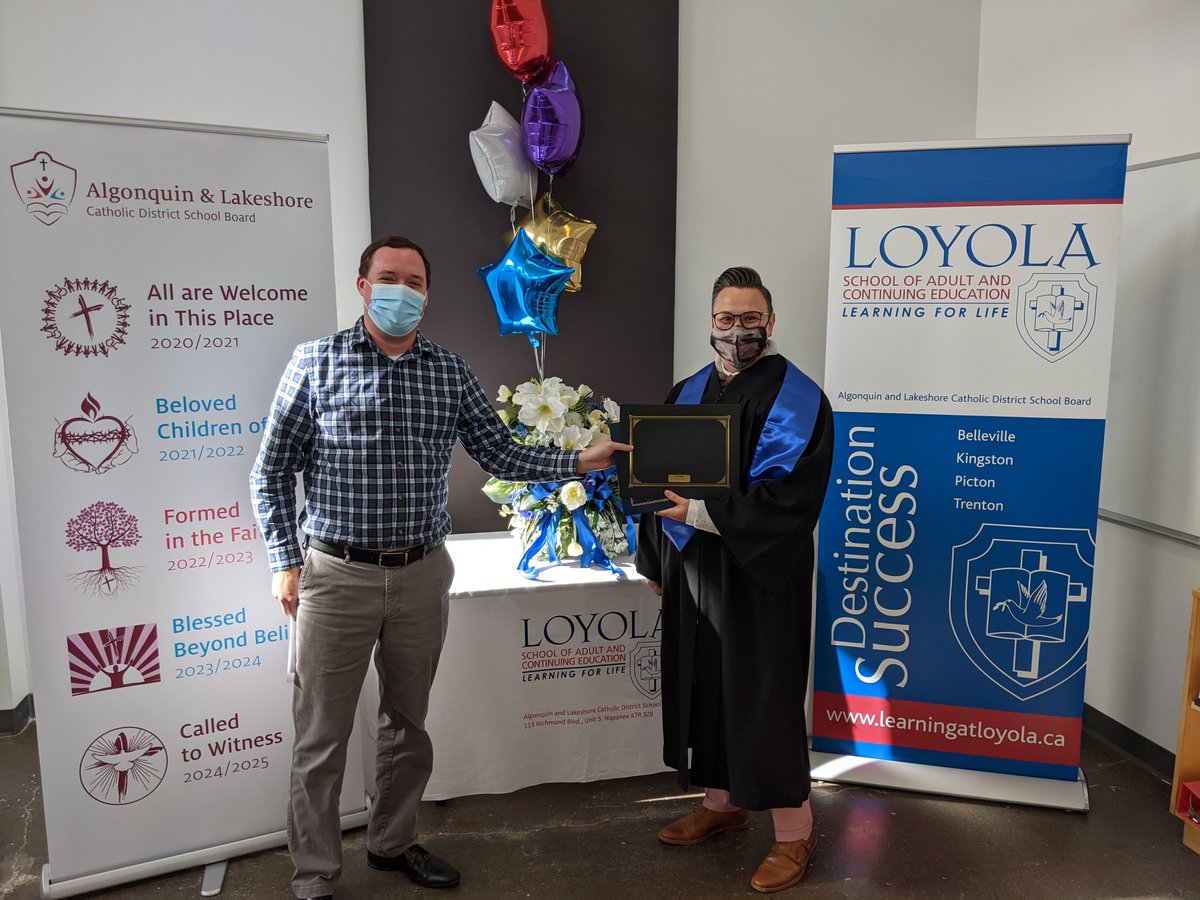 robgilmour3's tweet photo. Congratulations to Nicole - Governor General Medal Winner, Director Award Winner and OSSD Graduate from Loyola.  Amazing!! https://t.co/gmdNkl3sUf
