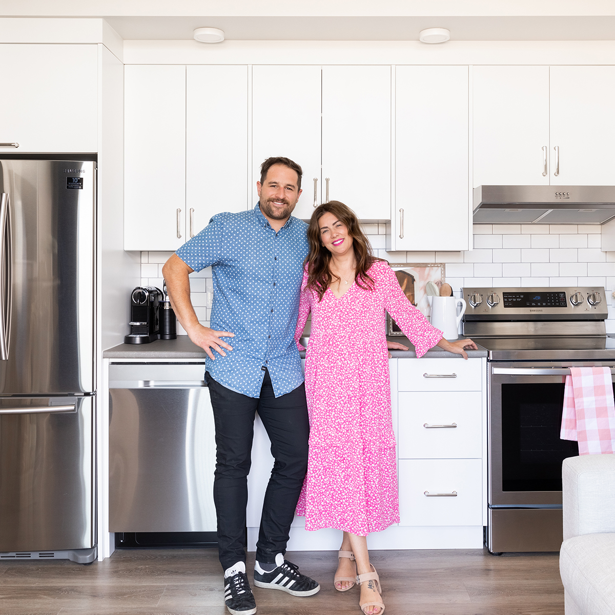 jillianharris's tweet photo. We are auctioning off a 3 night stay at our rental condo and including a Fraiche Food Full Hearts cookbook, a case of my fave wines and $250 Quail's Gate gift certificate! Run don't walk, the auction ends on October 30th! 💕

https://t.co/RzwSSRQo7U https://t.co/uku7pPH28j