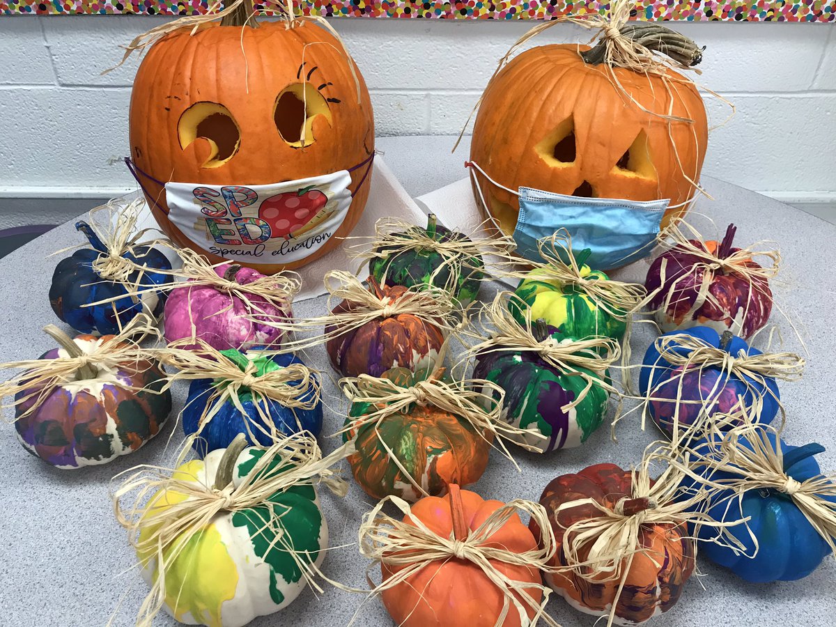 We are enjoying pumpkin week in #room123! We had a blast carving and painting! Stay tuned for our science experiment tomorrow with our carved pumpkins! #smiths_superstars @dolphins_center @OSD135