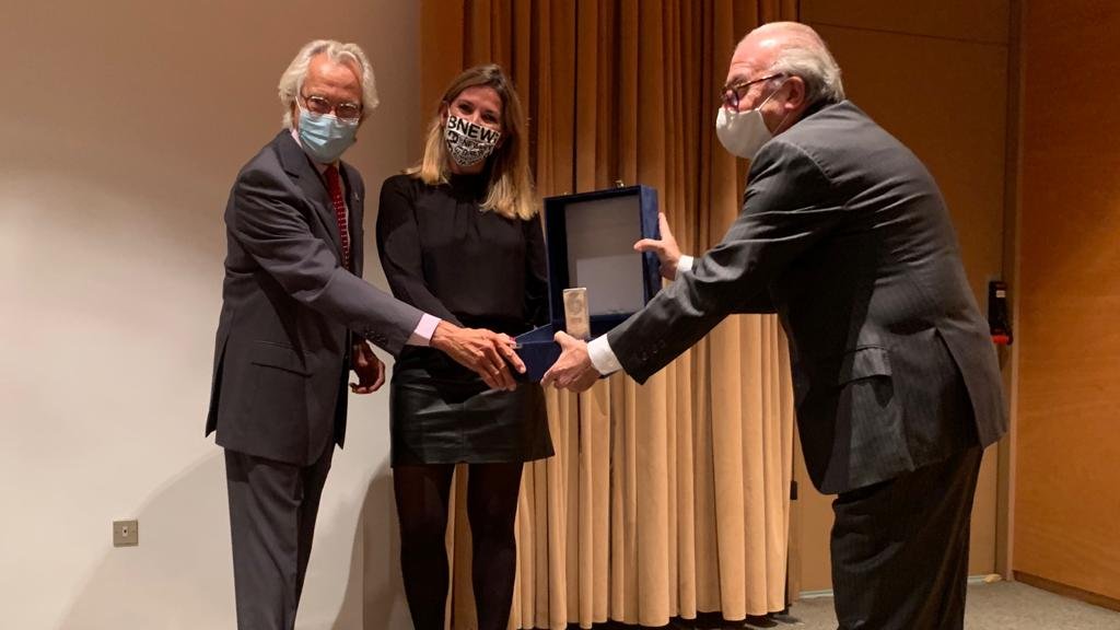 Los miembros del jurado de la "Asamblea de Lingotes de Plata" han elegido a nuestra directora general, <a href="/SorigueBlanca/">Blanca Sorigué Borrell</a>, como ganadora del galardón "Lingote de Plata de la Logística de Barcelona 2019" que reconoce anualmente a destacadas personalidades del sector de la #logística.