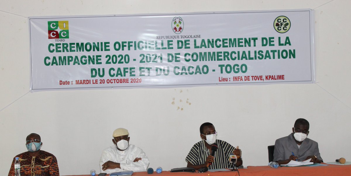 Au lancement officiel de la campagne 2020-2021 de la commercialisation du café & du cacao ce 20/10/2020 à l'#INFA de Tové à #Kpalimé, S-T Kodjo ADEDZE, Ministre du #Commerce a invité les producteurs & promoteurs de la filière café - cacao à travailler sur la qualité des produits. https://t.co/2NER2WV2fS