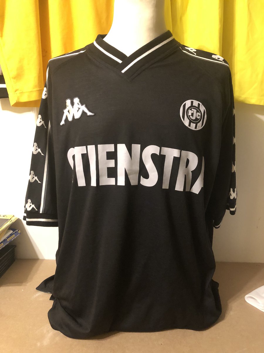 RShirtmuseum's tweet image. We hebben “post uit Polen!” Inloopshirt/trainingsshirt van @GerSenden heeft na jaren de “weg naar huis” gevonden!😉💪🏽 #rodashirtmuseum #gersenden