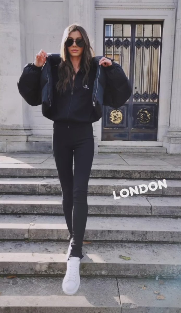 foreleanorj92's tweet image. Loving this look. 🌸