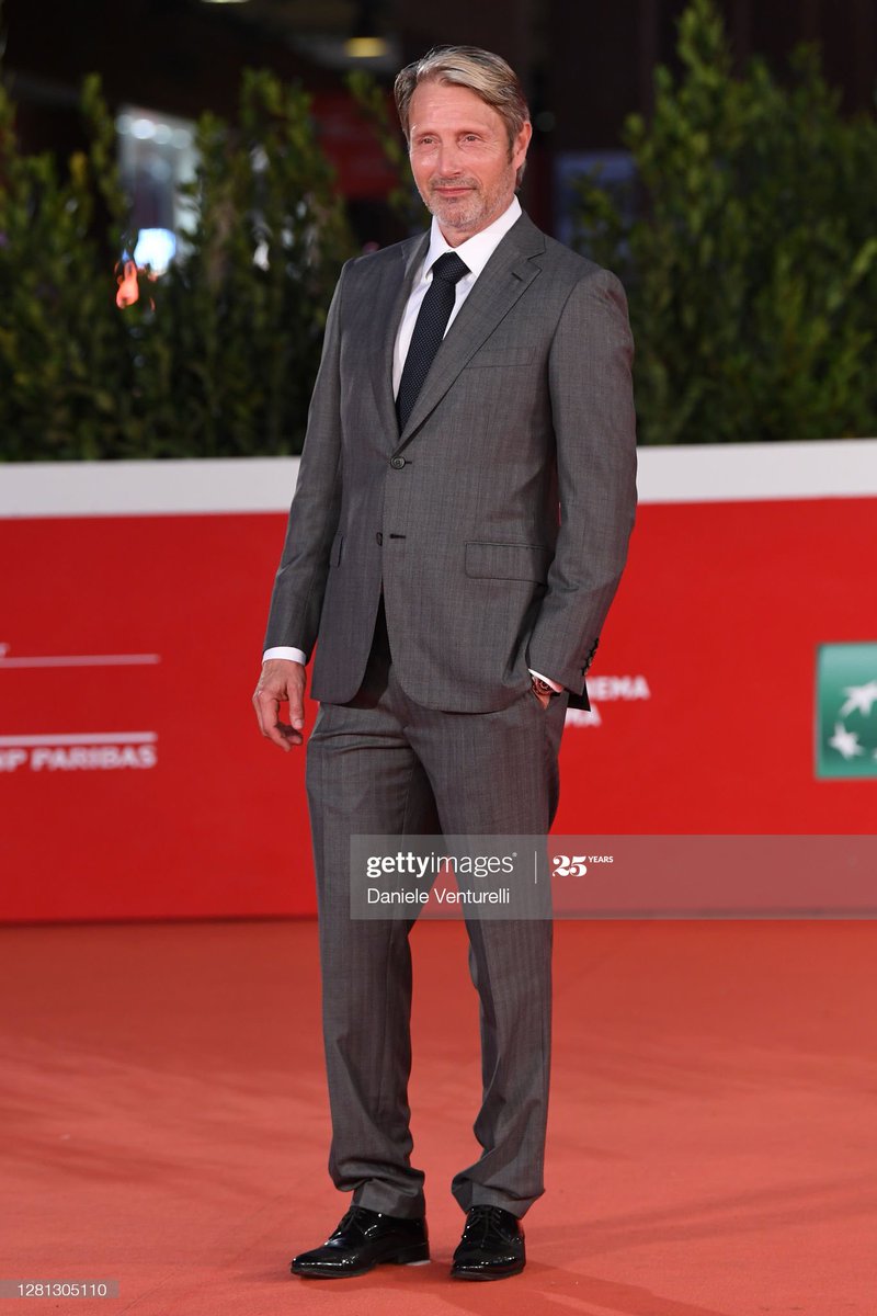 Mads Mikkelsen Fan Japan 本日のマッツはこちら 犬と頭をくっつけて挨拶するマッツ こちら和訳したつもりが見つからないのでいつか 今は仕事してないよ 休暇中 言い換えると無職 1番いい休暇というのは 2ヶ月後とかに仕事が決まってる Mads Mikkelsen Fan Japan 本日のマッツはこちら 犬と頭をくっつけて挨拶するマッツ こちら和訳したつもりが見つからないのでいつか 今は仕事してないよ 休暇中 言い換えると無職 1番いい休暇というのは 2ヶ月後とかに仕事が決まってる