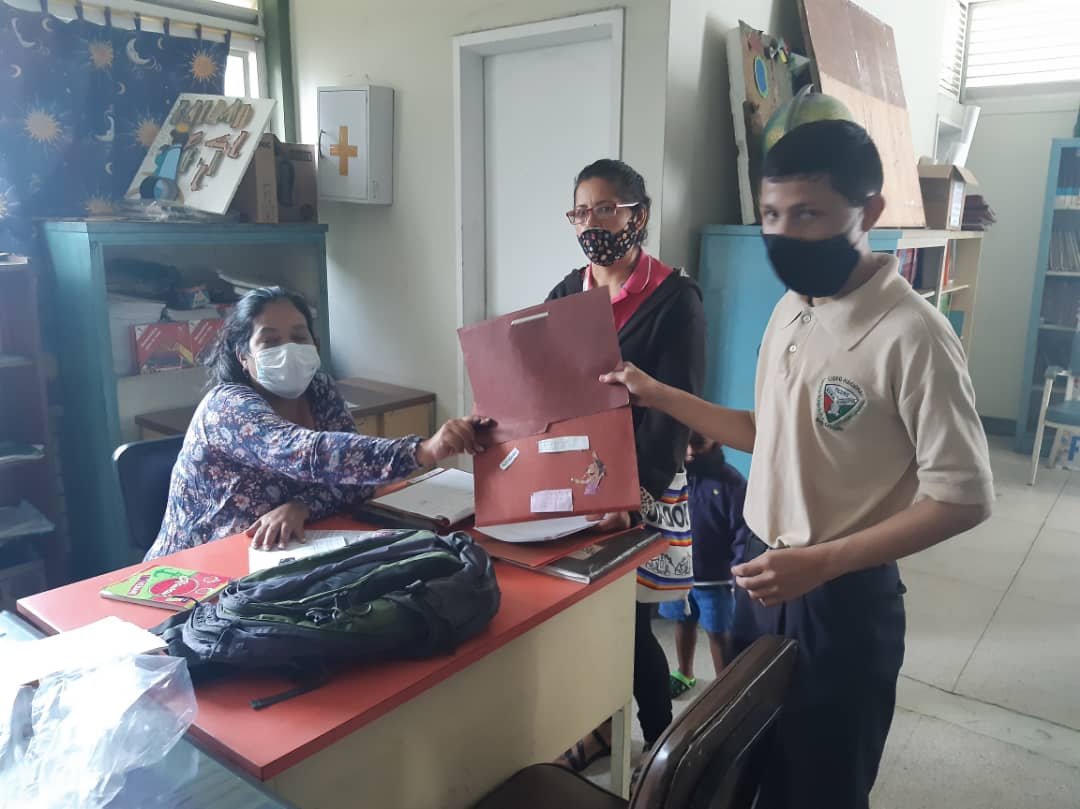 #20Octubre Activos en el LN Pedro María Morantes con atención pedagógica lugarizada en #SanCristobal #Táchira 
<a href="/charlychaves/">Charly Rojas Chaves</a> @MPPEDUCACION @psuvaristobulo @ZonaEducTachira <a href="/DGCE_MPPE/">D.G. Comunidades Educativas 🇻🇪</a> 
 #7Mas7FórmulaPerfecta 
#GolpeDeTimón