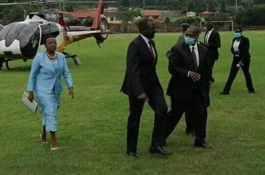 Eric28156514's tweet photo. Women be advised hustlers shida tupu,see how the so proclaimed Hustler treated the wife. Ama huyu ni Yule behind every successful man kuna mwanamke shamless https://t.co/ZVpCD4JZ8c