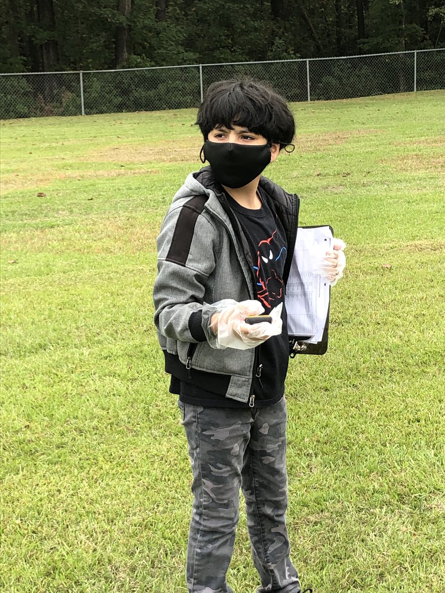 Always have a blast geocaching for artifacts with <a href="/JenHardy38/">Jennifer Hardy</a> and @HeatherMustach students!! #onslowdlt #AVIDtudeSW