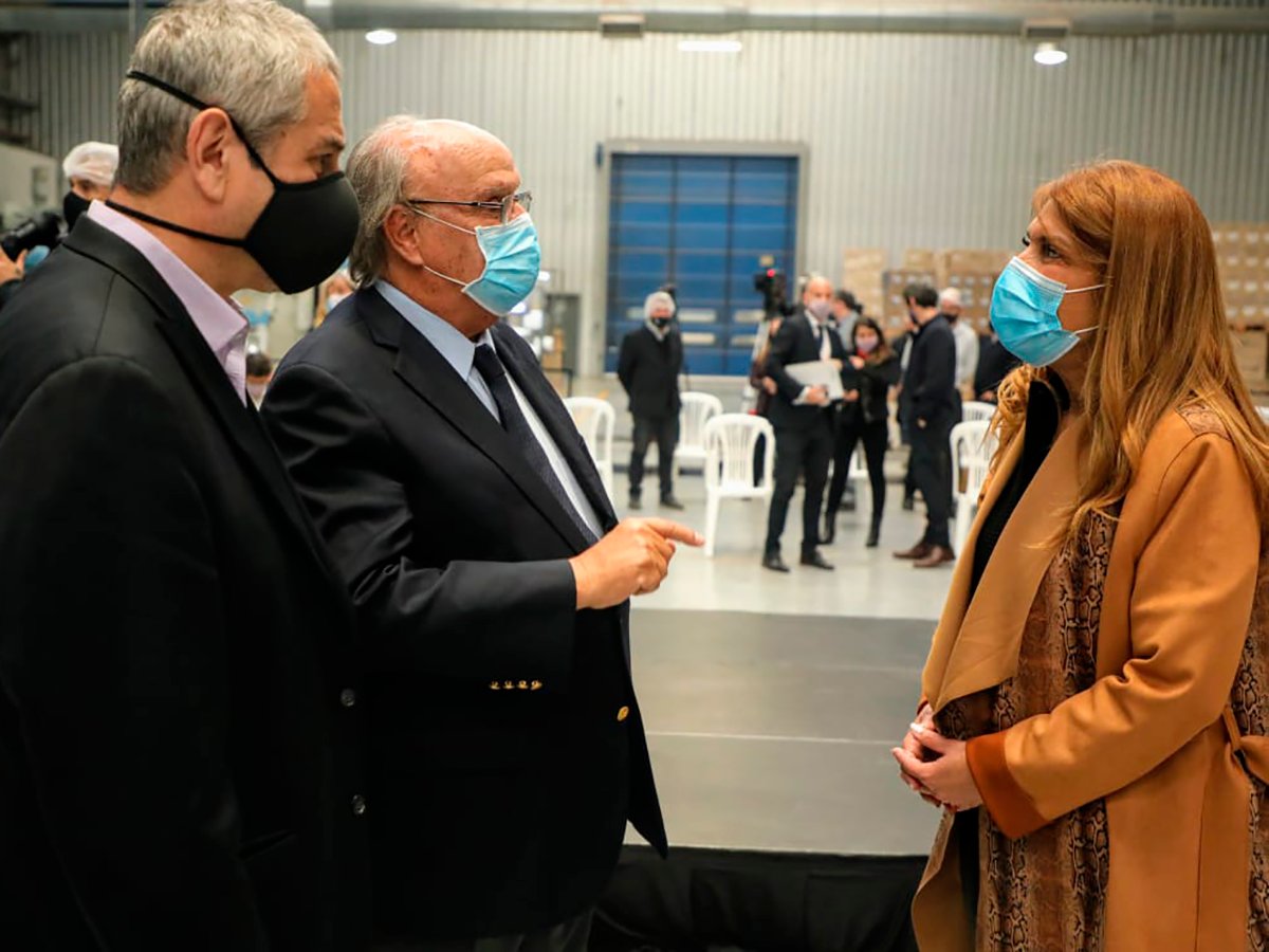 jorgeferraresi's tweet photo. Hoy dimos otro paso hacia la reactivación económica. Junto a @SergioMassa; el Ministro @KulfasM y el Presidente del @bice_arg, @dmvasco anunciamos nuevas líneas de financiamiento productivo en la empresa Bandex de Sarandí. https://t.co/UyOhd1nur5