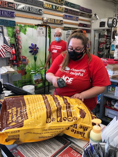 RT https://t.co/g2buNO6nUb That is a large bag of Taste of the Wild Pet Food that Nisa is ringing up there. What kind of dog do you think is buying it? We think it's a chihuahua mainly becau⦠https://t.co/37TgD1MmUV