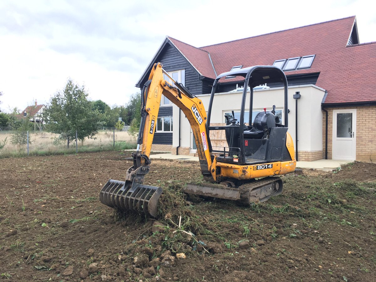 Ideal conditions for a bit of land raking today. That is until it rains tomorrow🌧💨