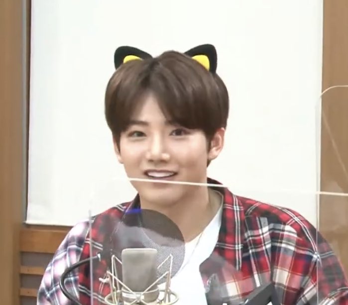 junkyu with cat ears