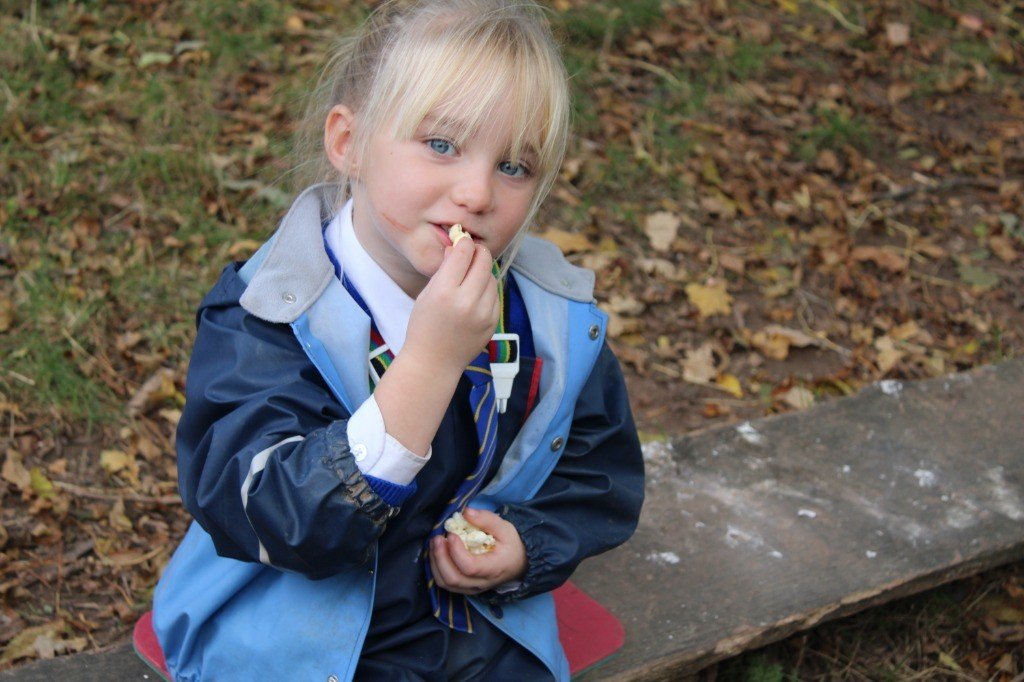 RSW_LPS's tweet photo. We enjoyed popcorn cooked over an open fire at Forest School today. Yummy! @REC_LPS #LPSeyfs #LPSdt #RockingRobins https://t.co/oDuzecMJSS