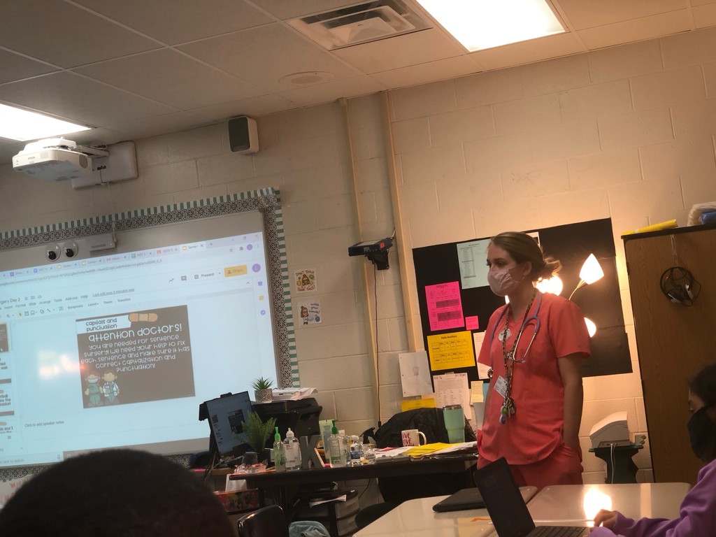 MarionMSTmagnet's tweet photo. Lauren Kennedy, MST 5th grade - performing sentence surgery with her students. 

All of the fifth grade students are in “residency” this week learning to dissect, construct, and surgically repair sentences! https://t.co/hAHpXWojWG