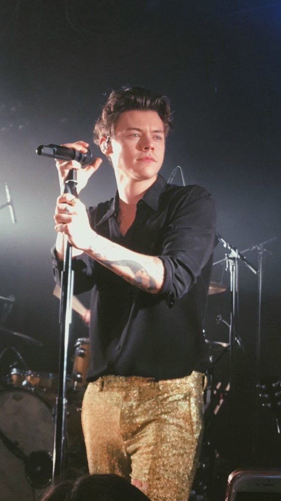 GOLDEN IS COMING SO HERE ARE SOME GOLDEN PICS OF HARRY; A THREAD