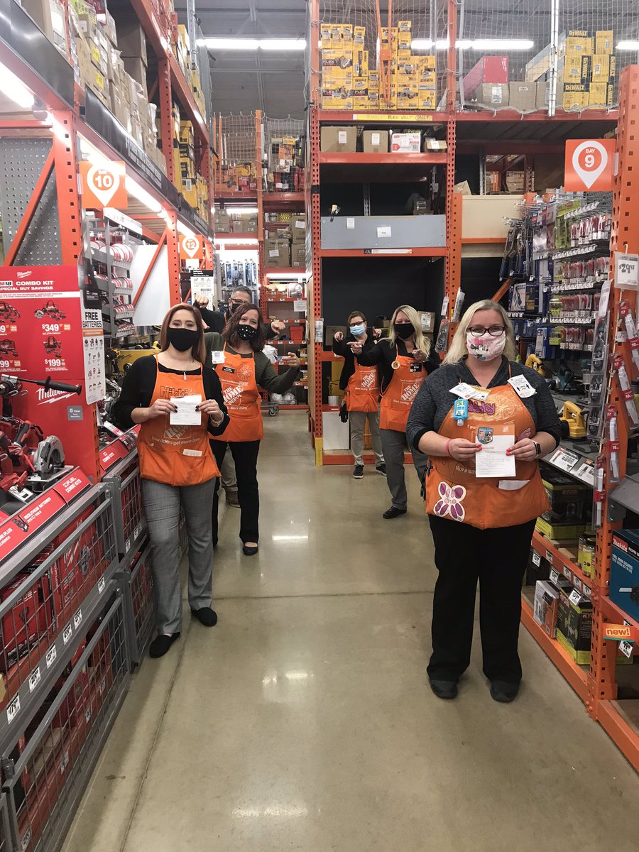 FaulderKaty's tweet photo. @THDKristonOV and I are so proud of Ashley and Nikki at 3860, thank you for your hard work taking care of our associates and customers! @julescommon @GonzalezAngelaN @MeganTorresD104 @John_Lerch https://t.co/K9EZiisolf