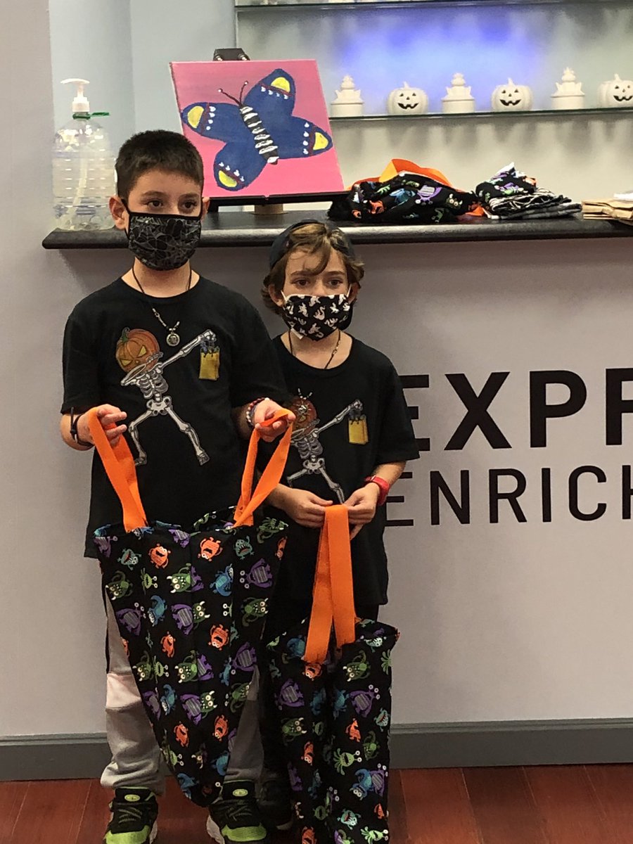 expressions_en's tweet photo. Our first sewing class was a big hit today! If you want to make a trick or treat bag sign up for one of our classes at https://t.co/SOhoqSgGbR https://t.co/tDdflj06TD