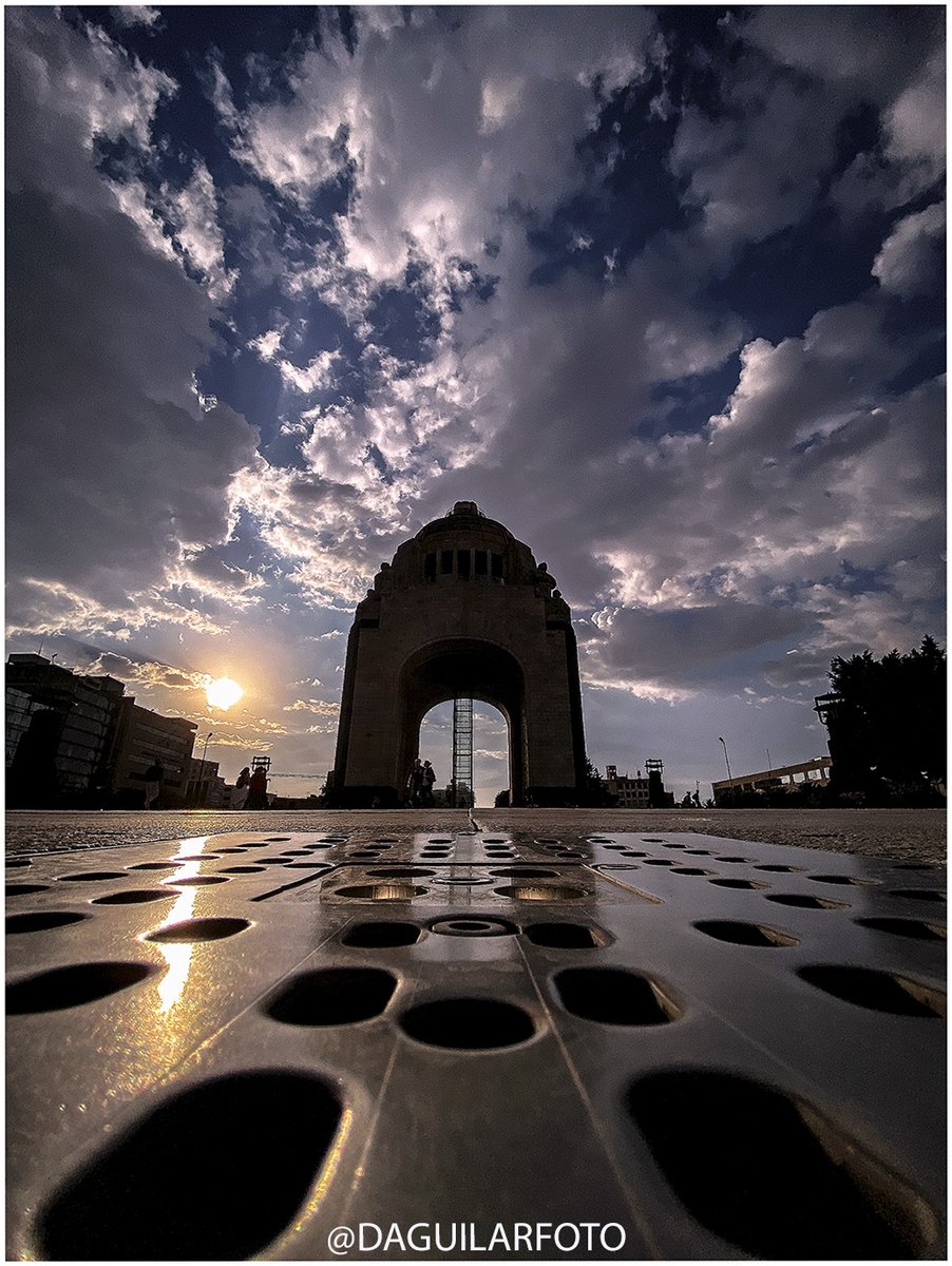 "Atardecer" 🌞 Monumento a la Revolución, Ciudad de México. #atardecer #sunset #photography #Travel #photooftheday #nubes #sunsetphotography 🌞 PIX📷DA https://t.co/33stzWs56i