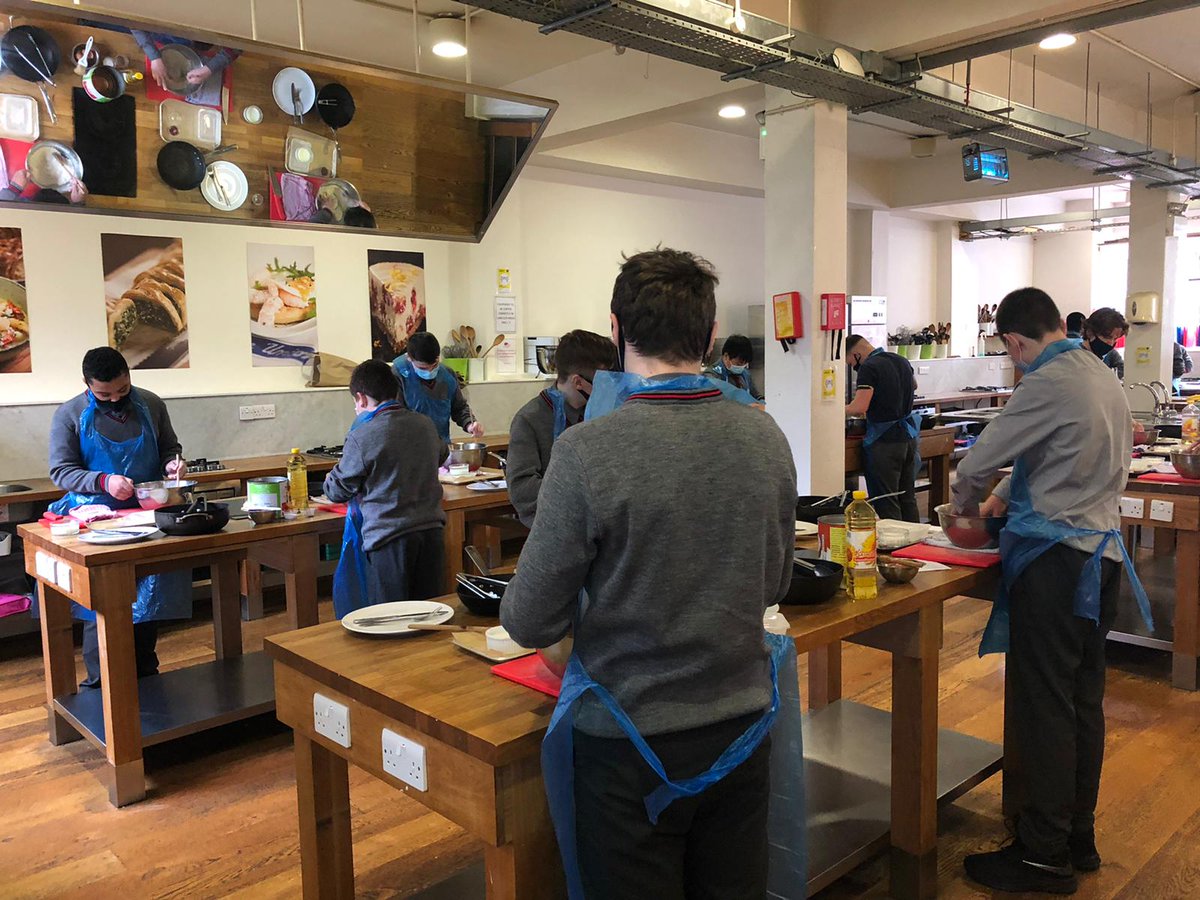 2nd and 3rd year Home Ec. students got to practice their culinary skills at the fabulous Cooks Academy today. @thebrunnerD7 @StPaulsBrunslib @cooksacademy @jcspie