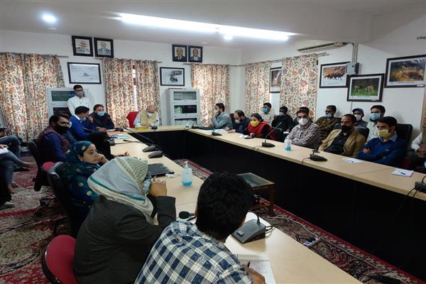 SikhDaily's tweet photo. Breaking J&amp;K: Research methodology workshop concludes at Central University of Kashmir 

Read more: https://t.co/iPGPIBLdGD https://t.co/4F5J5zhdAc