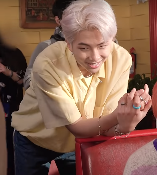 12345Hehet's tweet photo. Namjoon Namjooning, a thread https://t.co/qhRoBVNT4U