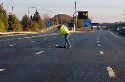 BENEA5T's tweet image. Happened to be #FirstOnScene to a #RTC on the #M1 this morning, after clearing #7 patients for injury's I then helped clear the #M1 of debris! #NeverOffDuty #CFR @Mayor_RoyalSC #SouthYorkshire @FastaidCFR #NoInjury @HighwaysEngland @YorksAmbulance @OFFICIALWMAS
