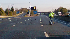 BENEA5T's tweet image. Happened to be #FirstOnScene to a #RTC on the #M1 this morning, after clearing #7 patients for injury's I then helped clear the #M1 of debris! #NeverOffDuty #CFR @Mayor_RoyalSC #SouthYorkshire @FastaidCFR #NoInjury @HighwaysEngland @YorksAmbulance @OFFICIALWMAS