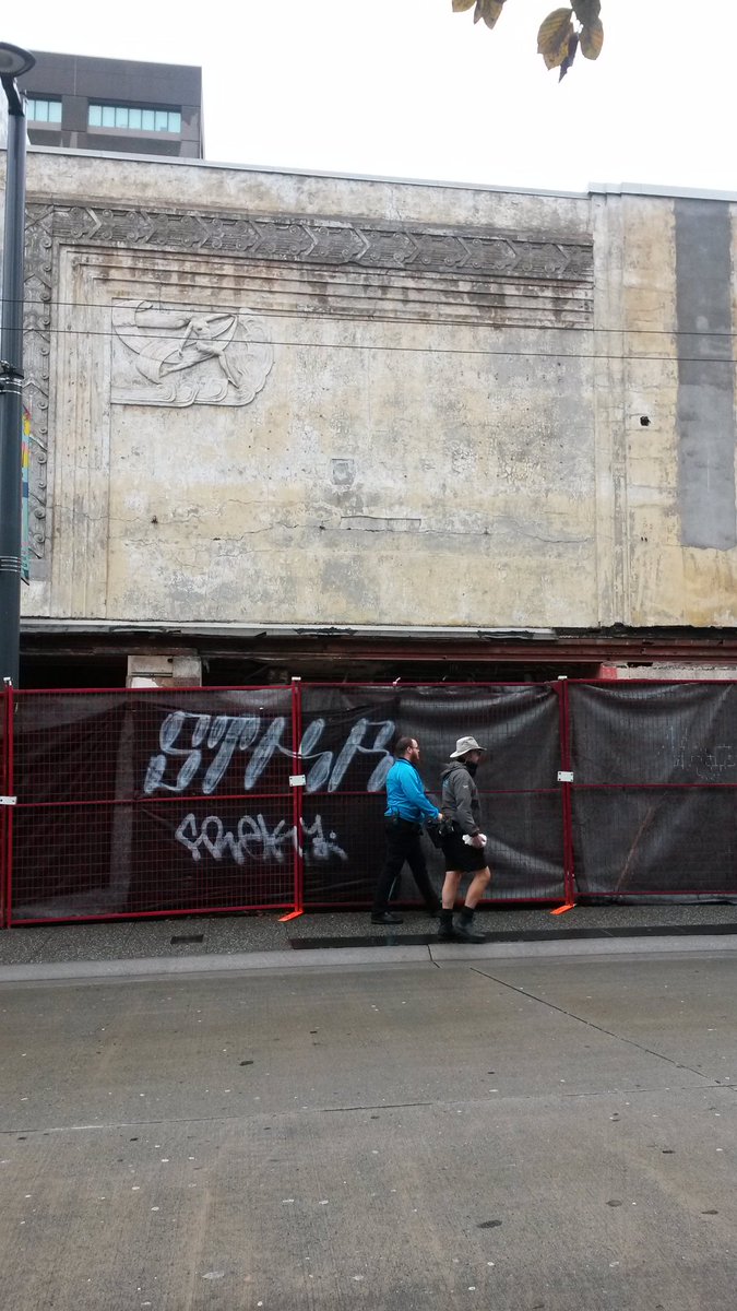 Major upgrade continues in Granville's 800 block with its triple #heritage facade. Original plan for a VIP theatre complex remains intact #Vancouver #retail