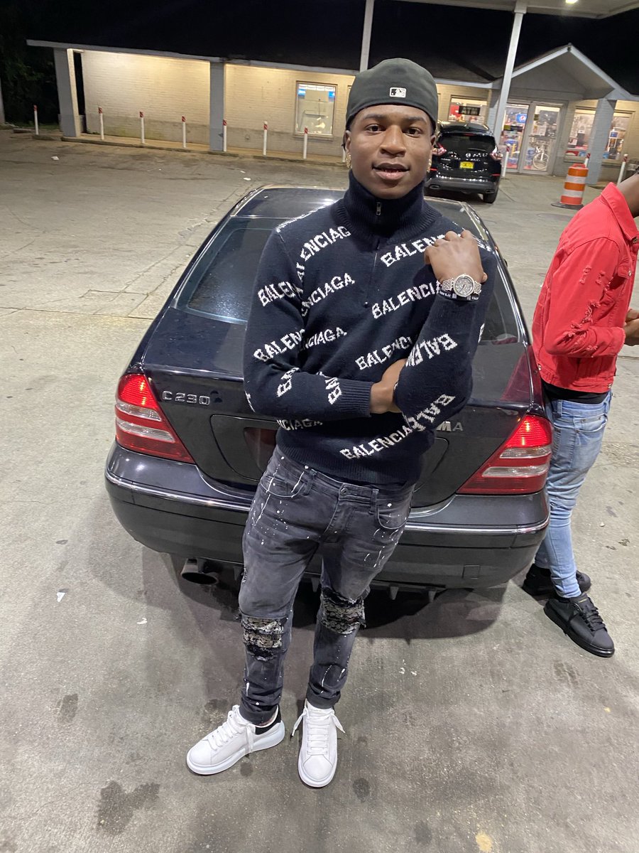 Li_Hunta_Jr's tweet photo. “Only Thing I Do Is Stacc bread🍞, I Can Make A 50Thousand Dollar💰 Sandwich🤧”
#FreeMadMaxxx™️
#HunnidK™️🦇
#SG™️ https://t.co/kXUow8x52C