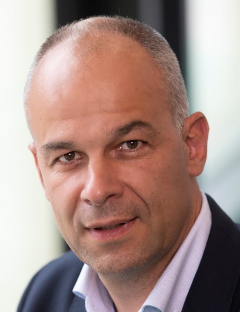 "30% des #agris partiront à la retraite dans les 5 ans à venir. Des places vont être à prendre. Se pose dès à présent la question de l’attractivité de nos métiers: parlons-en de manière positive et faisons connaître tous les progrès déjà réalisés!" <a href="/rousseautrocy/">Arnaud Rousseau</a> , <a href="/franceculture/">France Culture</a>