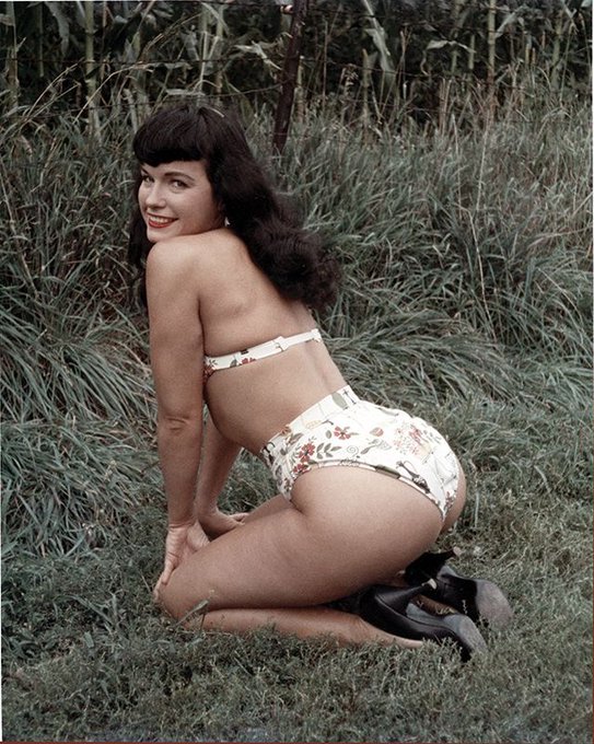 The grass is always greener with Bettie on it! 🌱🌺💚  #bettiepage #pinup #1950s #bettiebooty #pinupqueen<a href="/tag/pinup"class="tags"><span>#pinup</span></a><a href="/tag/bettiepage"class="tags"><span>#bettiepage</span></a><a href="/tag/1950s"class="tags"><span>#1950s</span></a><a href="/tag/retrostyle"class="tags"><span>#retrostyle</span></a><a href="/tag/bettiebangs"class="tags"><span>#bettiebangs</span></a>