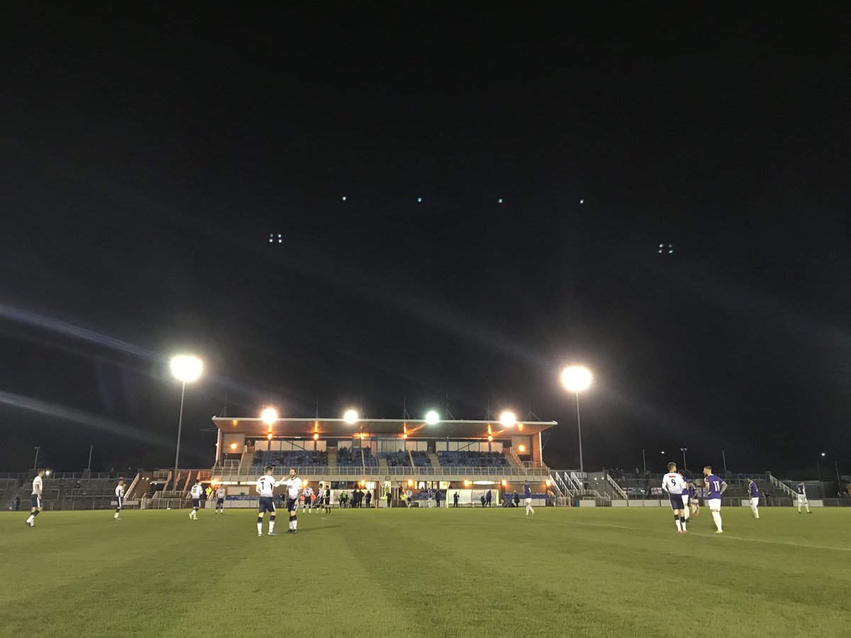 thejakewhiteley's tweet photo. A first visit of 20/21 to #TheMeres tonight, where hosts ⁦@granthamtownfc⁩ gave a good account of themselves against higher-placed opposition ⁦@Matlock_TownFC. 0-1 it finished: well played both teams!... 👏🏿👏🏽👏🏻🏐 https://t.co/9PmshwfaCq