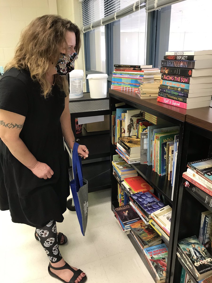 Thanks to generous donations from Good Shepard Lutheran Church and the Martha Mason Hill Memorial Foundation @gwcarvermiddle teachers can “shop” for their classroom libraries! ❤️📚#literacy4all #read @ajmclaurin4 @Emily_Stains413