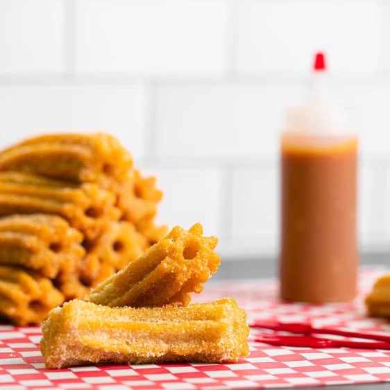 Imagine 13 fresh churros and a delicious filling arriving at your door, ready to be devoured😱 Thanks to our Take & Bake Churro Kit, you can give or get this amazing gift NOW🎉 Did we mention nationwide shipping?! That’s right. These kits can be shipped ANYWHERE in the US🚨