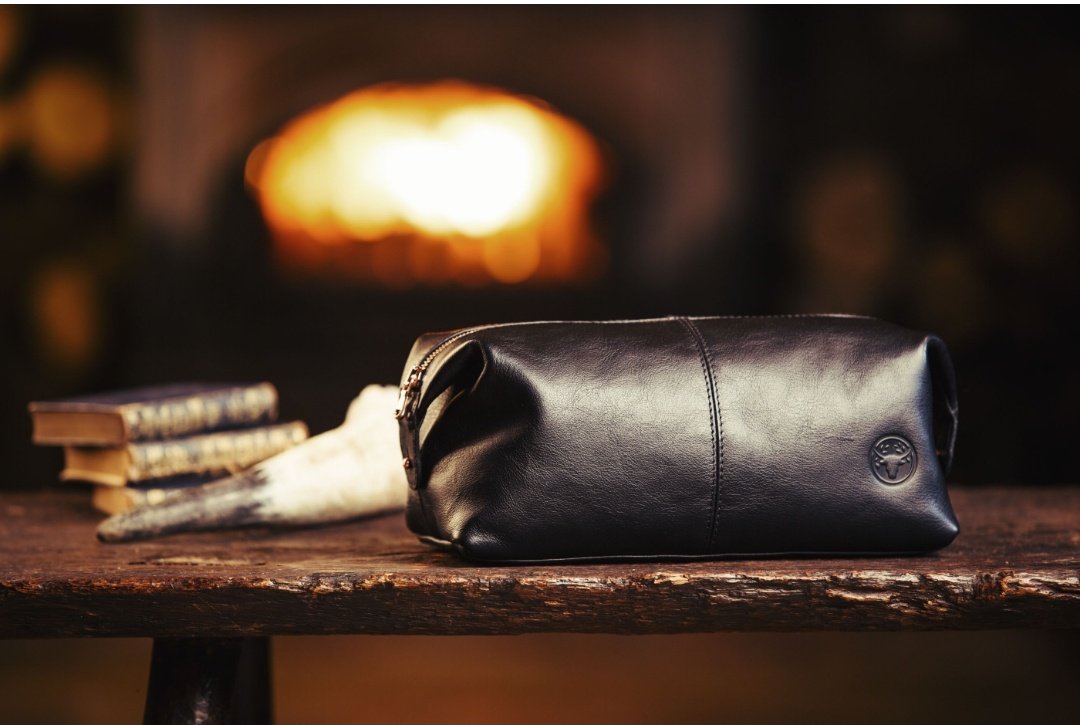 Killenuredexter's tweet photo. @daly_anna Hi Anna.
Would love to throw our hat in the ring.
We produce handmade Dexter leather goods in Tipperary (as well as beef, charcuterie & dripping).
Journals, wallets, sliotars, bags & more๐
You can see our full range at https://t.co/DbDdmU9lF9
#OneADay #OneDaly https://t.co/KWrIGnkpM4