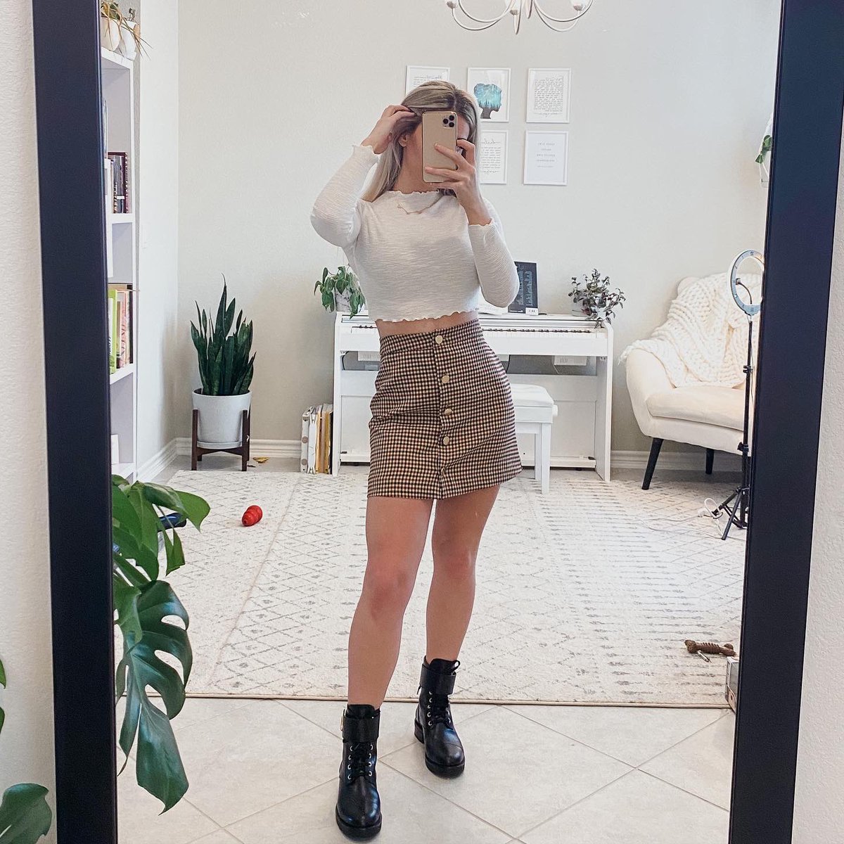 Are you a ghost? Because I’m tryna make you my boo 👻