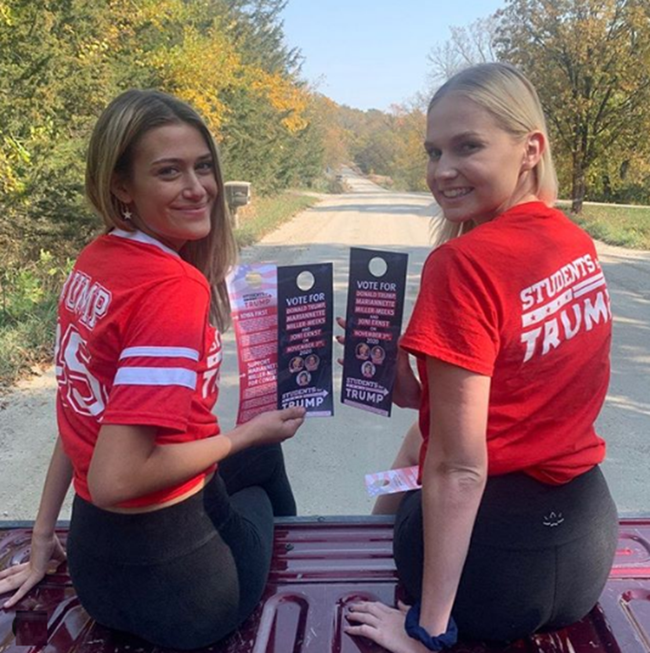 VALLEMULTICOLOR's tweet photo. #Georgia #Florida #NorthCarolina #Iowa #Michigan #Pensilvania #Wisconsin #Miami #SCOTUS #TRUMP2020 #LatinosForTrump #MAGA #TeamTrump #MakeAmericaGreatAgain #WomenForTrump  #colombiansfortrump #weAreWomenForTrump #TrumpDoral #TRUMP2020 #FourMoreYears #BikersForTrump https://t.co/DReAvUk6od