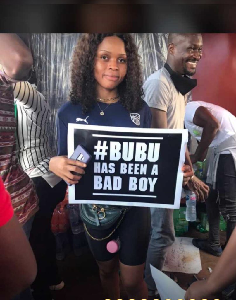 preshnuel's tweet photo. She was crushed down be a car at Lagos protest in lekki toll gate ....doctor demands 3.1m for her surgery... please guys we’re pleading on you on behalf of the victim (Chizzy)
To please come to an aid 🙏🏽🙏🏽🙏🏽🙏🏽#EndSARS #SARAMUSTEND #togetherwecan #LekkiProtest https://t.co/Ma16HRKEyg