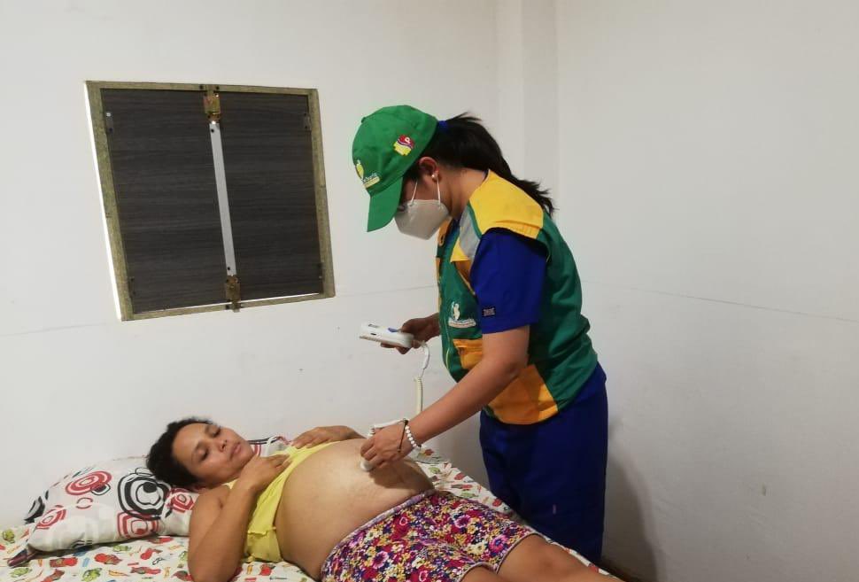 Salud_Guayas's tweet photo. #Samborondón l Mediante la Estrategia #MédicoDelBarrio profesionales de la salud realizan visitas domiciliarias en los sectores #MariaParra #LasTrancas #LasPampas acercando los servicios de salud a la población más vulnerable. #ActivadosPorLaSalud https://t.co/jpEH3x49Sf