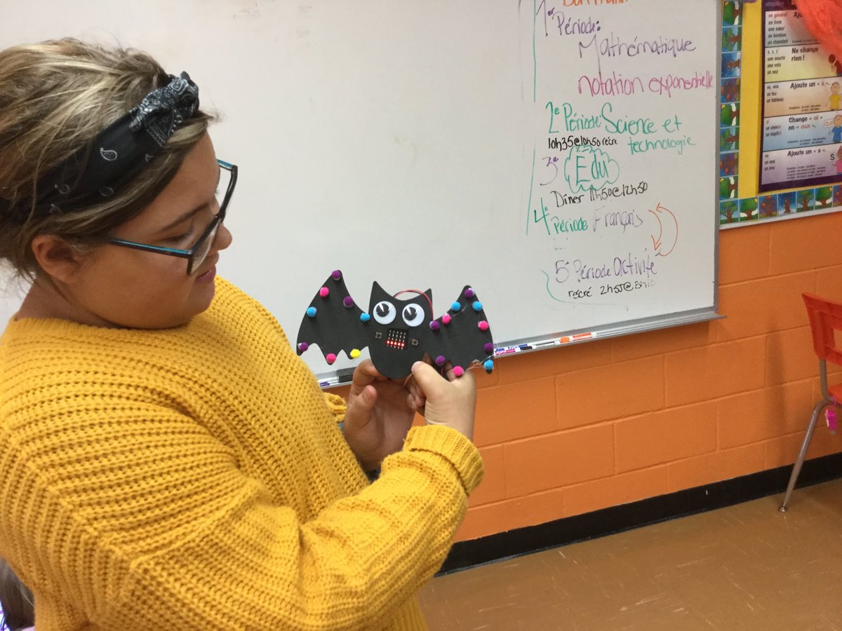 MelanieLaSalle's tweet photo. Projet #microbit #halloween avec les élèves de Mme Amy, 5e année. Beau travail et beaucoup de plaisir. #csshbo https://t.co/pTSkvEkdgr