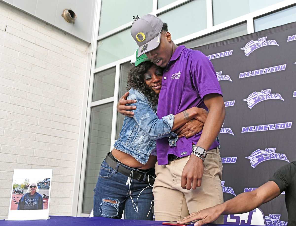 UPDATE: Don'te Thornton (<a href="/IamDTJ11/">BigMacc🥷🏿</a>) grew up with a dream: To don Oregon green and yellow.  

"Once before I committed to Penn State, but once the opportunity was offered from Oregon, [in my] mind I already knew that that’s where I wanted to be at.”

READ: bit.ly/37q4Gtp