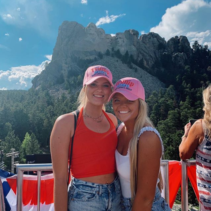 VALLEMULTICOLOR's tweet photo. #Georgia #Florida #NorthCarolina #Iowa #Michigan #Pensilvania #Wisconsin #Miami #SCOTUS #TRUMP2020 #LatinosForTrump #MAGA #TeamTrump #MakeAmericaGreatAgain #WomenForTrump  #colombiansfortrump #weAreWomenForTrump #TrumpDoral #TRUMP2020 #FourMoreYears #BikersForTrump https://t.co/LFz8lLC4HS
