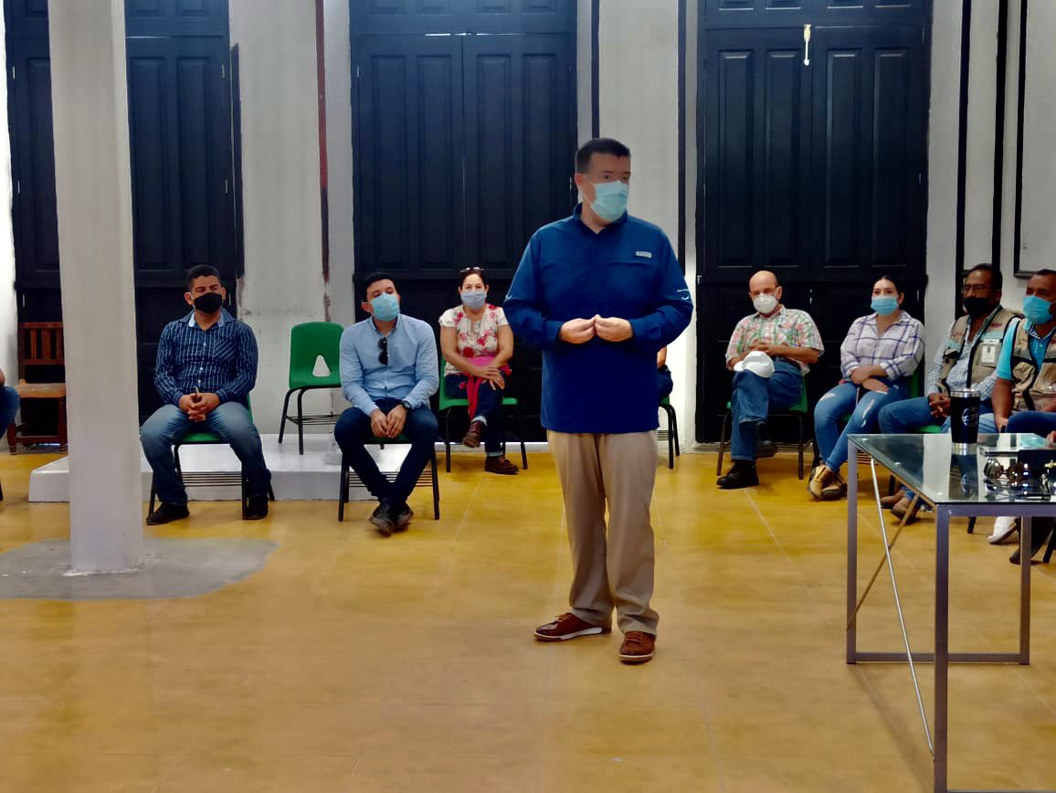 AlvaroRuelasE's tweet photo. Hoy nos reunimos con los constructores de la zona sur del estado, trabajaremos para cumplir en tiempo y con la mejor calidad las obras en las escuelas. Cumpliremos al Gobernador @QuirinoOC en continuar con la calidad #purosinaloa👊. https://t.co/yjXPCI9yY4