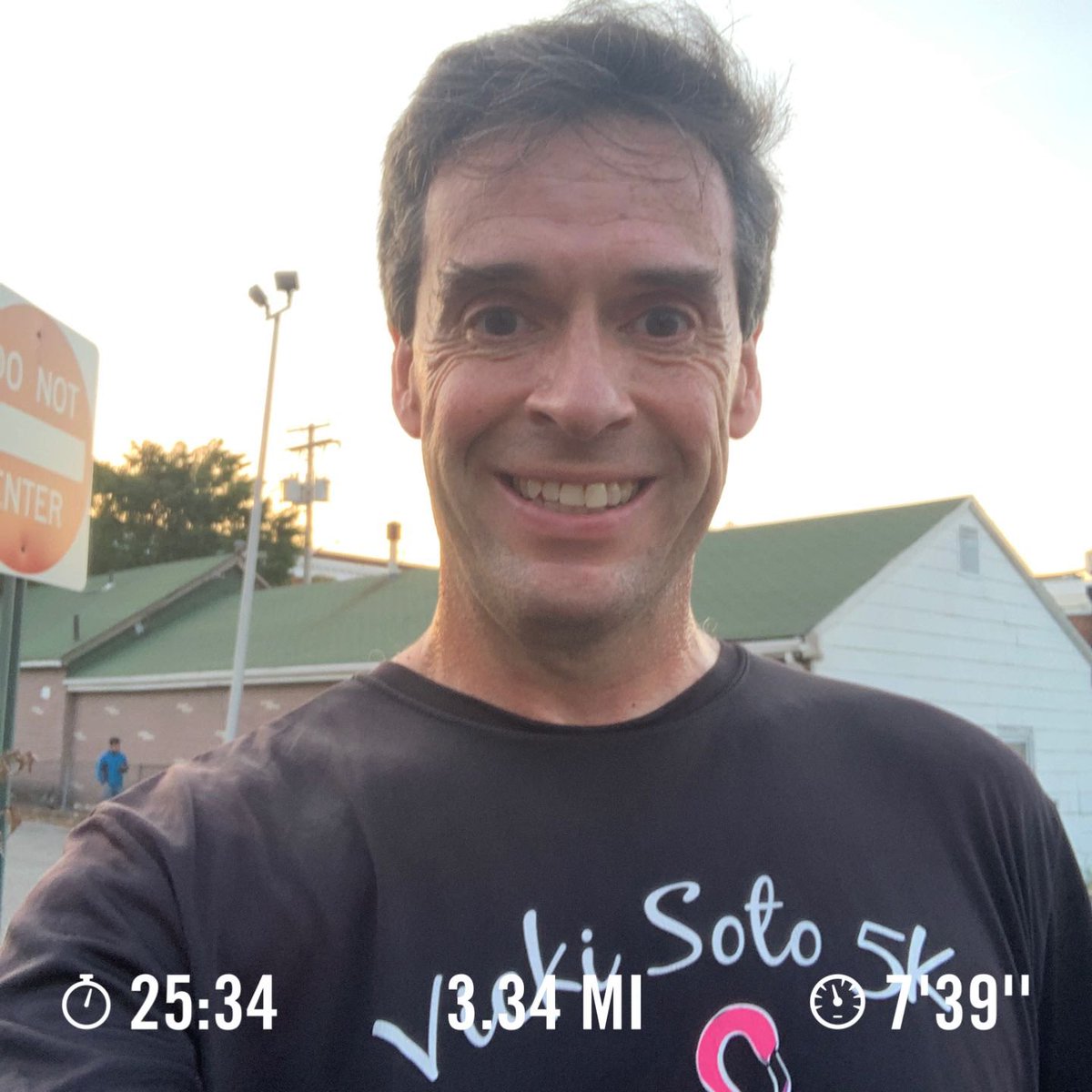 dmv1332's tweet photo. Ran 3.34 miles with Nike Run Club not as bad as I thought, only ate one big on this one! #bugrun #momikes #charitymiles #pegusasturbo2 #teamrandibandanas #randibandanas #letsgo #phrc #phrcgryffindor20 #energize #hydrate #recover #amphuman https://t.co/lYHvoNqawJ