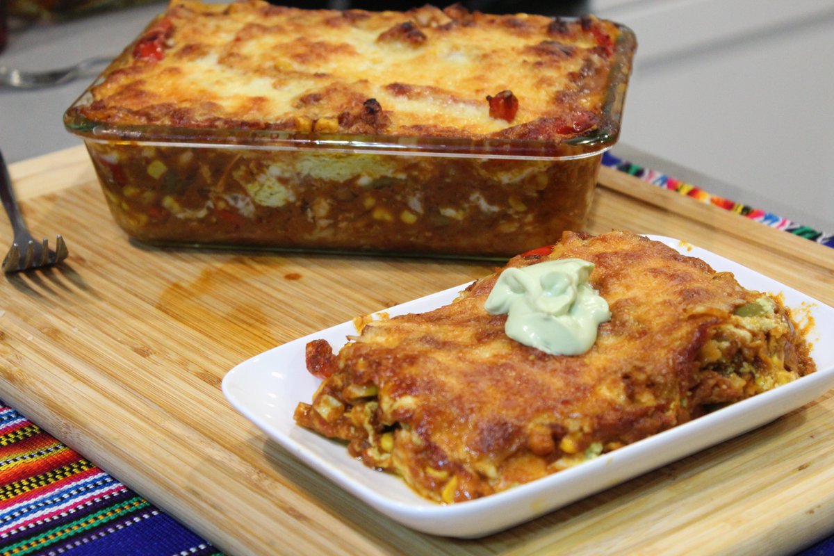 EchalePorras's tweet photo. #PastelAzteca coming to a screen near you soon (tomorrow)
.
.
.
#EchalePorras #EchalePorrasProductions #mexicandishes #mexicanfood #mexicanlasagna #youtube #cooking #cookingathome #recipes #recipevideo https://t.co/3JmCaJrMLU
