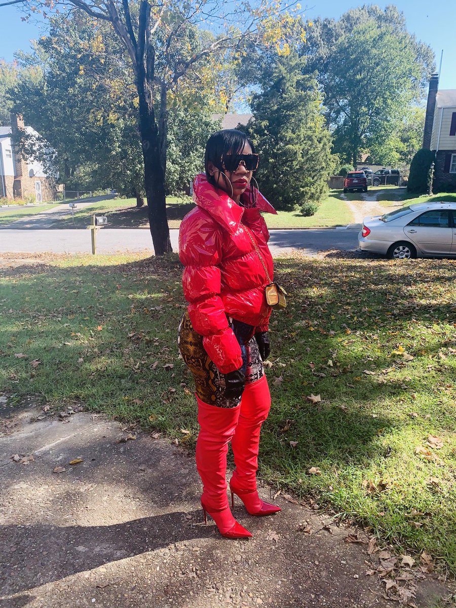 fashion_ill's tweet image. #personalstyle follow me on instagram @blackchanel8 #parisfashionweek #outerwearstyle