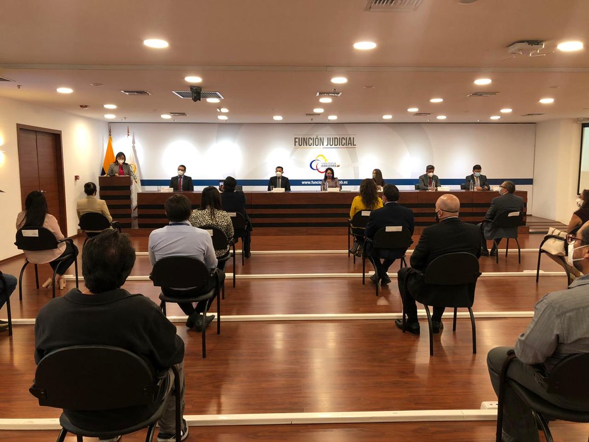 FiscaliaEcuador's tweet photo. Al concluir, la Dra. Chiriboga, a nombre de #FiscalíaEc, invita a los servidores judiciales a seguir laborando en beneficio de la ciudadanía: “ustedes son un elemento fundamental del Estado de Derecho y herramienta clave en la proyección de una sociedad más humana, sana y justa”. https://t.co/uJLVAaeI8k