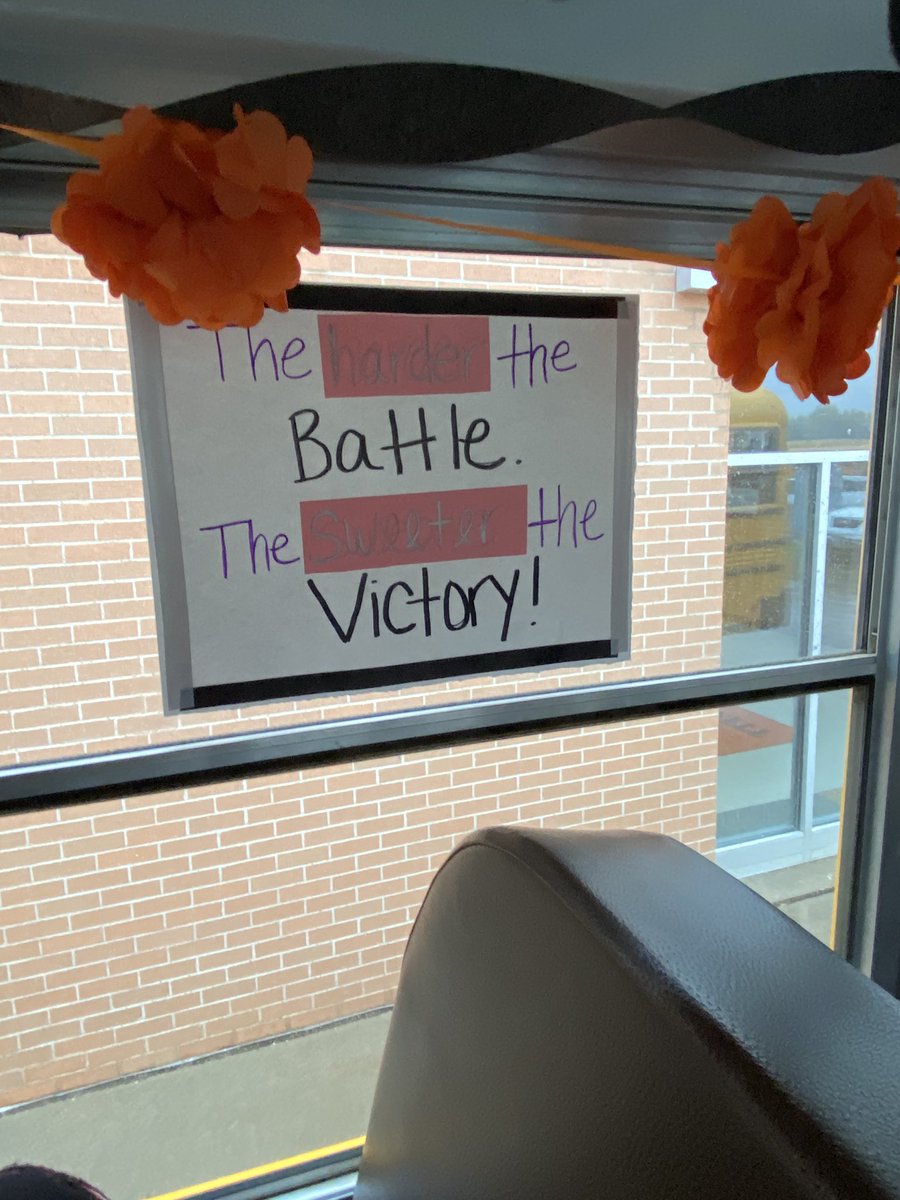 grinnell_vball's tweet photo. Shout out to our amazing VB parents for sending us on our way to Pella in style! #WeAreGrinnell #TigerVB #GameDay https://t.co/zokS3HgGaR